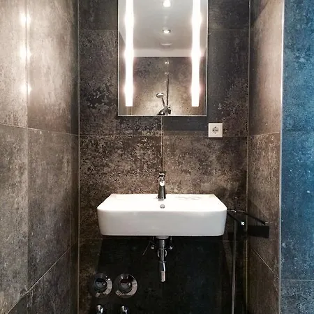 Select & City Centre Apartment *